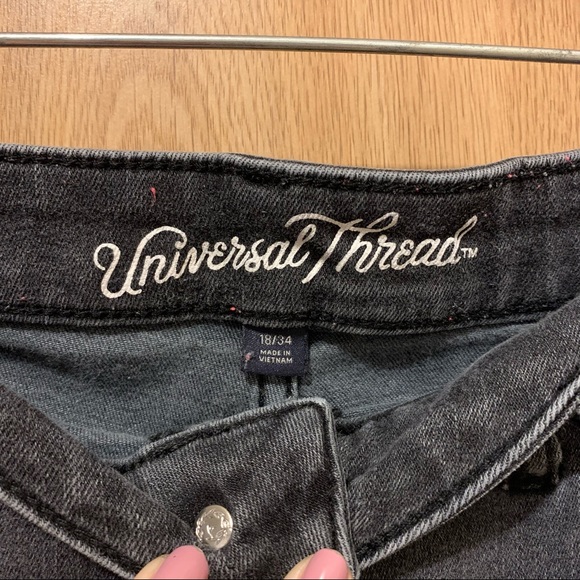 Universal Thread High Rise Midi Short size 18 - Picture 3 of 4